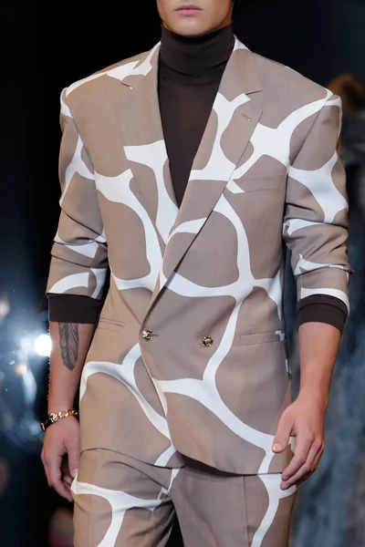 Look 13